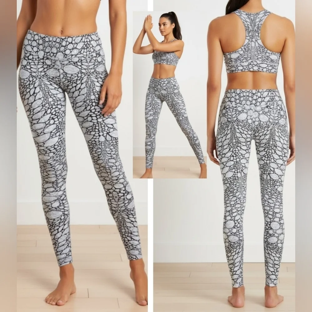 Alo Yoga Iguana Black Gray White Leggings Size XS